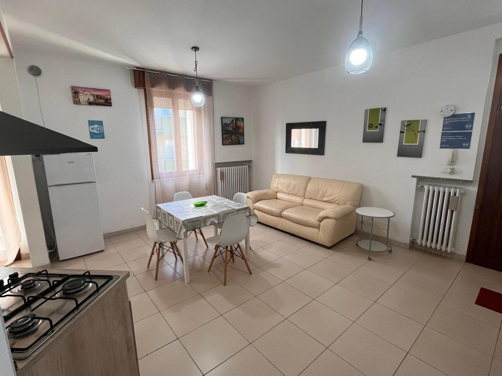 Good House- Ampio Appartamento Vicino Al Mare Rimini Exterior photo
